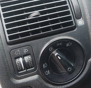 Серый Фольксваген Гольф, объемом двигателя 1.6 л и пробегом 154 тыс. км за 5500 $, фото 14 на Automoto.ua