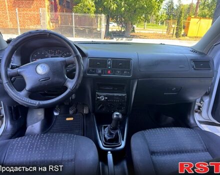 Серый Фольксваген Гольф, объемом двигателя 1.4 л и пробегом 200 тыс. км за 3800 $, фото 12 на Automoto.ua