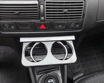 Сірий Фольксваген Гольф, об'ємом двигуна 1.6 л та пробігом 388 тис. км за 3650 $, фото 17 на Automoto.ua