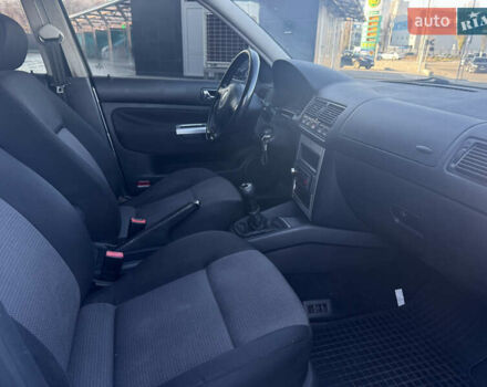 Серый Фольксваген Гольф, объемом двигателя 1.6 л и пробегом 188 тыс. км за 4600 $, фото 22 на Automoto.ua