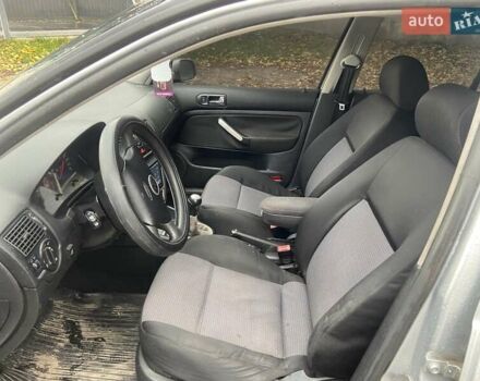 Серый Фольксваген Гольф, объемом двигателя 1.6 л и пробегом 300 тыс. км за 3350 $, фото 11 на Automoto.ua