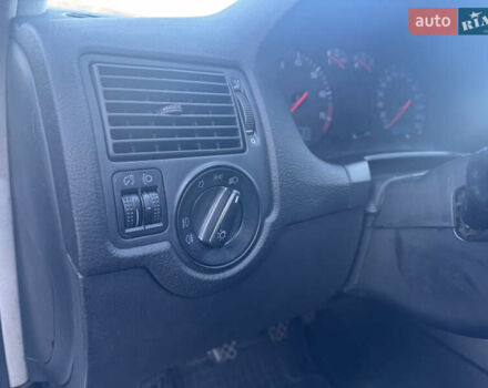 Серый Фольксваген Гольф, объемом двигателя 1.6 л и пробегом 188 тыс. км за 4600 $, фото 18 на Automoto.ua