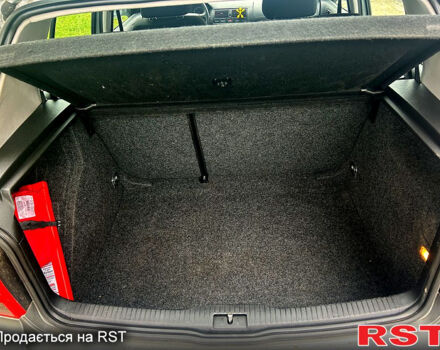 Серый Фольксваген Гольф, объемом двигателя 1.6 л и пробегом 210 тыс. км за 5600 $, фото 7 на Automoto.ua