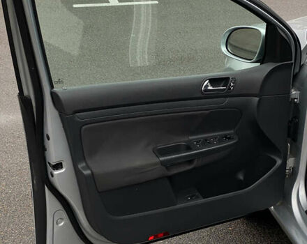 Серый Фольксваген Гольф, объемом двигателя 1.6 л и пробегом 250 тыс. км за 5800 $, фото 26 на Automoto.ua