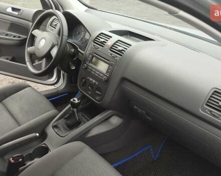 Серый Фольксваген Гольф, объемом двигателя 1.6 л и пробегом 202 тыс. км за 6000 $, фото 4 на Automoto.ua