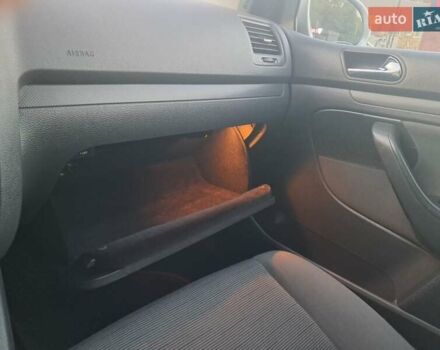 Серый Фольксваген Гольф, объемом двигателя 1.6 л и пробегом 277 тыс. км за 5500 $, фото 17 на Automoto.ua