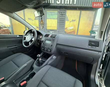 Серый Фольксваген Гольф, объемом двигателя 1.6 л и пробегом 229 тыс. км за 5600 $, фото 28 на Automoto.ua