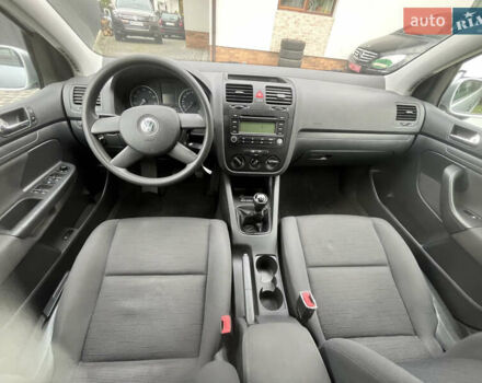 Серый Фольксваген Гольф, объемом двигателя 1.6 л и пробегом 259 тыс. км за 5400 $, фото 26 на Automoto.ua