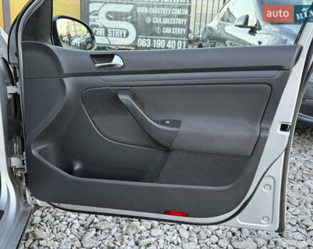 Серый Фольксваген Гольф, объемом двигателя 1.6 л и пробегом 229 тыс. км за 5600 $, фото 31 на Automoto.ua