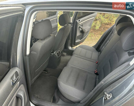 Серый Фольксваген Гольф, объемом двигателя 1.6 л и пробегом 263 тыс. км за 5600 $, фото 14 на Automoto.ua