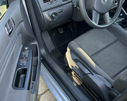 Фольксваген Гольф 2004 у Луцьку на Automoto.ua Сірий Фольксваген Гольф, об'ємом двигуна 1.6 л та пробігом 261 тис. км за 5400 $, фото 11 на Automoto.ua