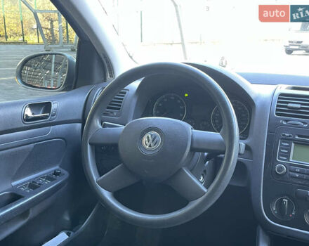 Серый Фольксваген Гольф, объемом двигателя 1.6 л и пробегом 214 тыс. км за 5670 $, фото 33 на Automoto.ua