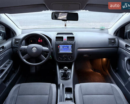 Серый Фольксваген Гольф, объемом двигателя 1.4 л и пробегом 225 тыс. км за 4950 $, фото 4 на Automoto.ua