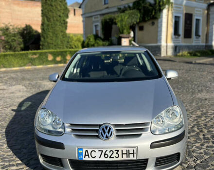 Фольксваген Гольф 2004 у Луцьку на Automoto.ua Сірий Фольксваген Гольф, об'ємом двигуна 1.6 л та пробігом 261 тис. км за 5400 $, фото 1 на Automoto.ua