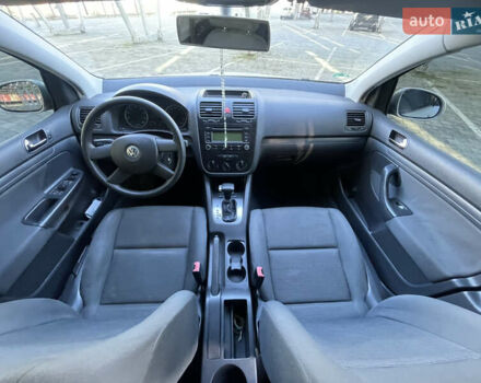 Серый Фольксваген Гольф, объемом двигателя 1.6 л и пробегом 214 тыс. км за 5670 $, фото 31 на Automoto.ua