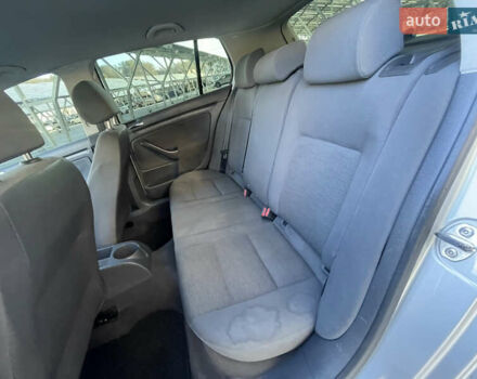 Серый Фольксваген Гольф, объемом двигателя 1.6 л и пробегом 214 тыс. км за 5670 $, фото 27 на Automoto.ua