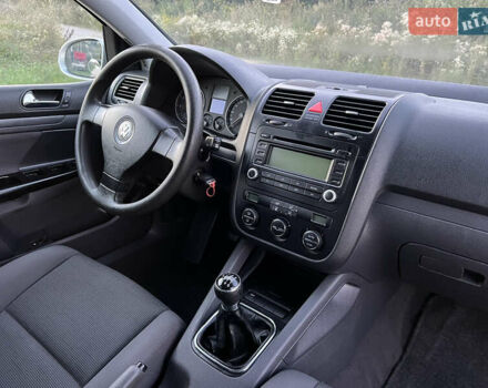 Серый Фольксваген Гольф, объемом двигателя 1.6 л и пробегом 202 тыс. км за 5100 $, фото 26 на Automoto.ua