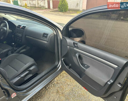 Серый Фольксваген Гольф, объемом двигателя 1.6 л и пробегом 263 тыс. км за 5600 $, фото 9 на Automoto.ua