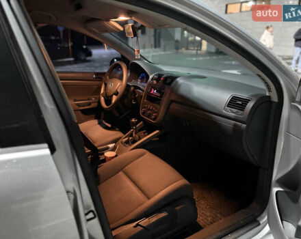 Серый Фольксваген Гольф, объемом двигателя 1.6 л и пробегом 202 тыс. км за 5100 $, фото 16 на Automoto.ua