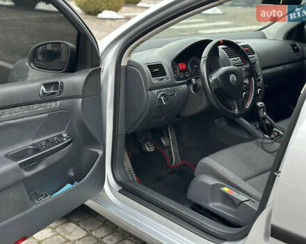 Серый Фольксваген Гольф, объемом двигателя 1.4 л и пробегом 298 тыс. км за 4500 $, фото 6 на Automoto.ua