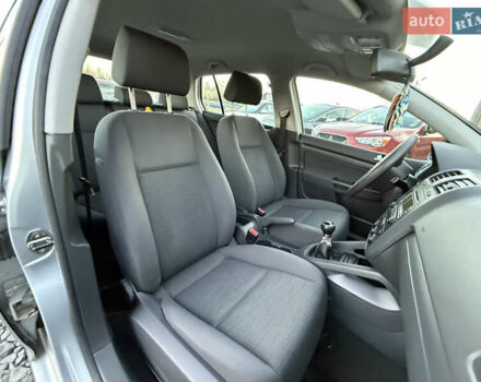 Серый Фольксваген Гольф, объемом двигателя 1.6 л и пробегом 229 тыс. км за 5600 $, фото 26 на Automoto.ua