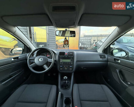 Серый Фольксваген Гольф, объемом двигателя 1.6 л и пробегом 229 тыс. км за 5600 $, фото 4 на Automoto.ua