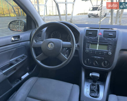 Серый Фольксваген Гольф, объемом двигателя 1.6 л и пробегом 214 тыс. км за 5670 $, фото 32 на Automoto.ua