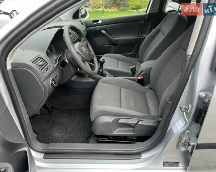 Серый Фольксваген Гольф, объемом двигателя 1.6 л и пробегом 259 тыс. км за 5400 $, фото 18 на Automoto.ua