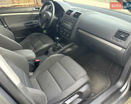 Серый Фольксваген Гольф, объемом двигателя 1.6 л и пробегом 263 тыс. км за 5600 $, фото 8 на Automoto.ua