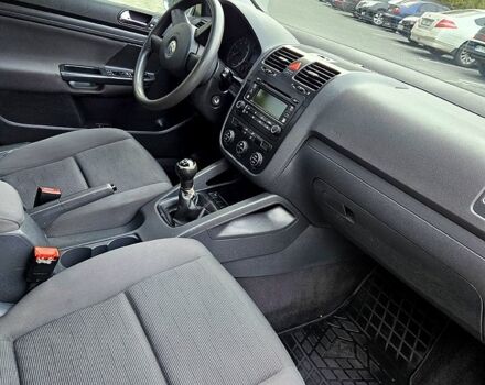 Серый Фольксваген Гольф, объемом двигателя 1.6 л и пробегом 235 тыс. км за 4350 $, фото 6 на Automoto.ua