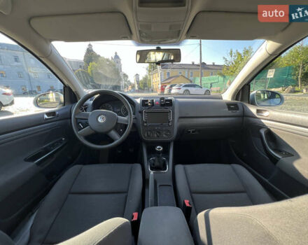 Фольксваген Гольф 2004 у Луцьку на Automoto.ua Сірий Фольксваген Гольф, об'ємом двигуна 1.6 л та пробігом 261 тис. км за 5400 $, фото 15 на Automoto.ua
