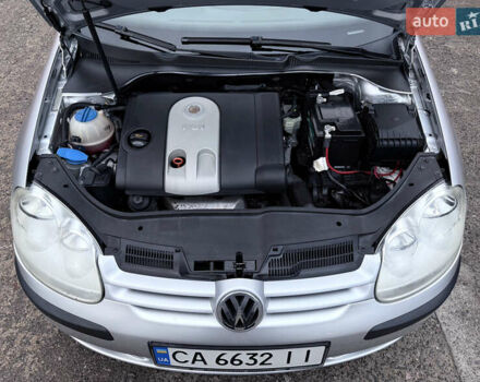 Серый Фольксваген Гольф, объемом двигателя 1.4 л и пробегом 225 тыс. км за 4950 $, фото 6 на Automoto.ua