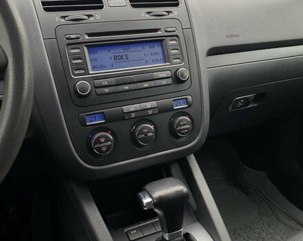 Серый Фольксваген Гольф, объемом двигателя 1.6 л и пробегом 250 тыс. км за 5800 $, фото 48 на Automoto.ua