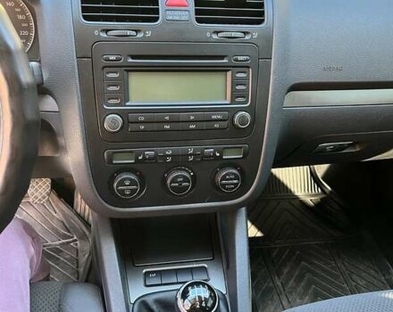 Серый Фольксваген Гольф, объемом двигателя 1.6 л и пробегом 270 тыс. км за 5200 $, фото 6 на Automoto.ua