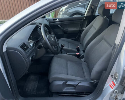 Серый Фольксваген Гольф, объемом двигателя 1.4 л и пробегом 195 тыс. км за 5400 $, фото 31 на Automoto.ua