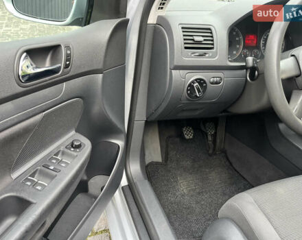 Серый Фольксваген Гольф, объемом двигателя 1.6 л и пробегом 259 тыс. км за 5400 $, фото 28 на Automoto.ua