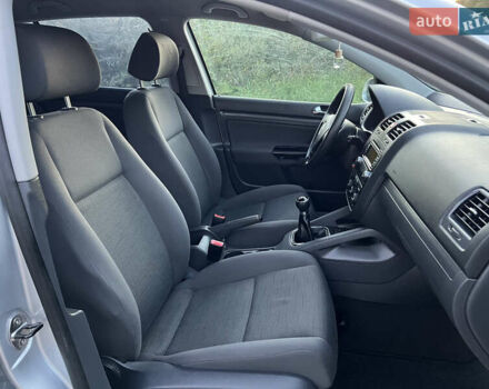 Серый Фольксваген Гольф, объемом двигателя 1.6 л и пробегом 202 тыс. км за 5100 $, фото 25 на Automoto.ua