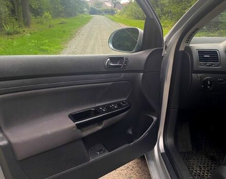 Серый Фольксваген Гольф, объемом двигателя 1.4 л и пробегом 292 тыс. км за 4600 $, фото 3 на Automoto.ua