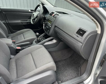 Серый Фольксваген Гольф, объемом двигателя 1.6 л и пробегом 259 тыс. км за 5400 $, фото 23 на Automoto.ua