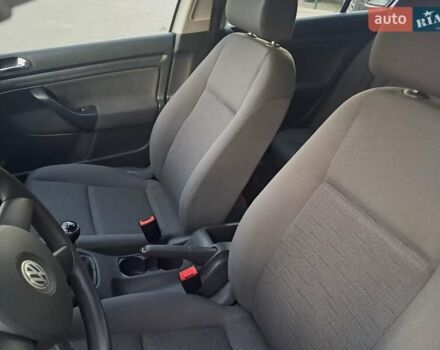 Серый Фольксваген Гольф, объемом двигателя 1.6 л и пробегом 277 тыс. км за 5500 $, фото 16 на Automoto.ua