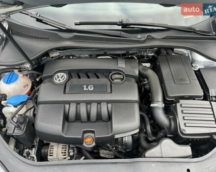 Серый Фольксваген Гольф, объемом двигателя 1.6 л и пробегом 259 тыс. км за 5400 $, фото 6 на Automoto.ua