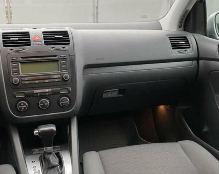 Серый Фольксваген Гольф, объемом двигателя 1.6 л и пробегом 250 тыс. км за 5800 $, фото 43 на Automoto.ua