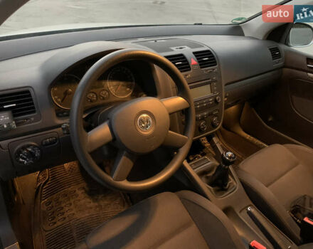 Серый Фольксваген Гольф, объемом двигателя 1.6 л и пробегом 236 тыс. км за 4800 $, фото 12 на Automoto.ua