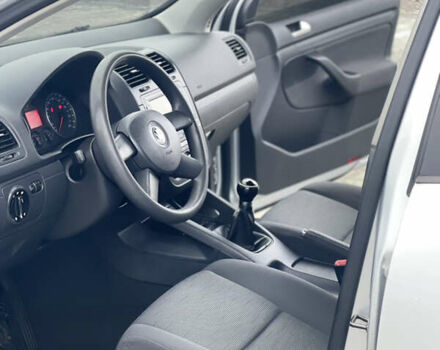 Серый Фольксваген Гольф, объемом двигателя 1.6 л и пробегом 225 тыс. км за 5400 $, фото 17 на Automoto.ua