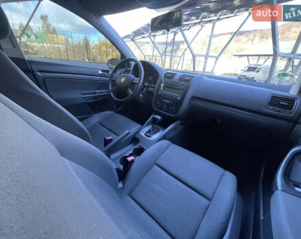 Серый Фольксваген Гольф, объемом двигателя 1.6 л и пробегом 214 тыс. км за 5670 $, фото 29 на Automoto.ua