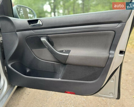 Сірий Фольксваген Гольф, об'ємом двигуна 1.4 л та пробігом 215 тис. км за 5350 $, фото 19 на Automoto.ua