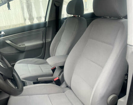 Серый Фольксваген Гольф, объемом двигателя 1.6 л и пробегом 202 тыс. км за 5600 $, фото 5 на Automoto.ua