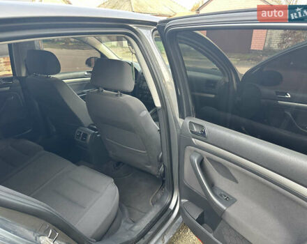 Серый Фольксваген Гольф, объемом двигателя 1.6 л и пробегом 263 тыс. км за 5600 $, фото 12 на Automoto.ua