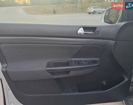 Серый Фольксваген Гольф, объемом двигателя 1.6 л и пробегом 277 тыс. км за 5500 $, фото 11 на Automoto.ua