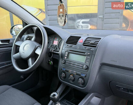 Серый Фольксваген Гольф, объемом двигателя 1.6 л и пробегом 229 тыс. км за 5600 $, фото 29 на Automoto.ua